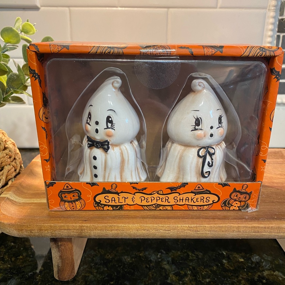 Johanna Parker Halloween Ghost salt pepper shakers new 2026